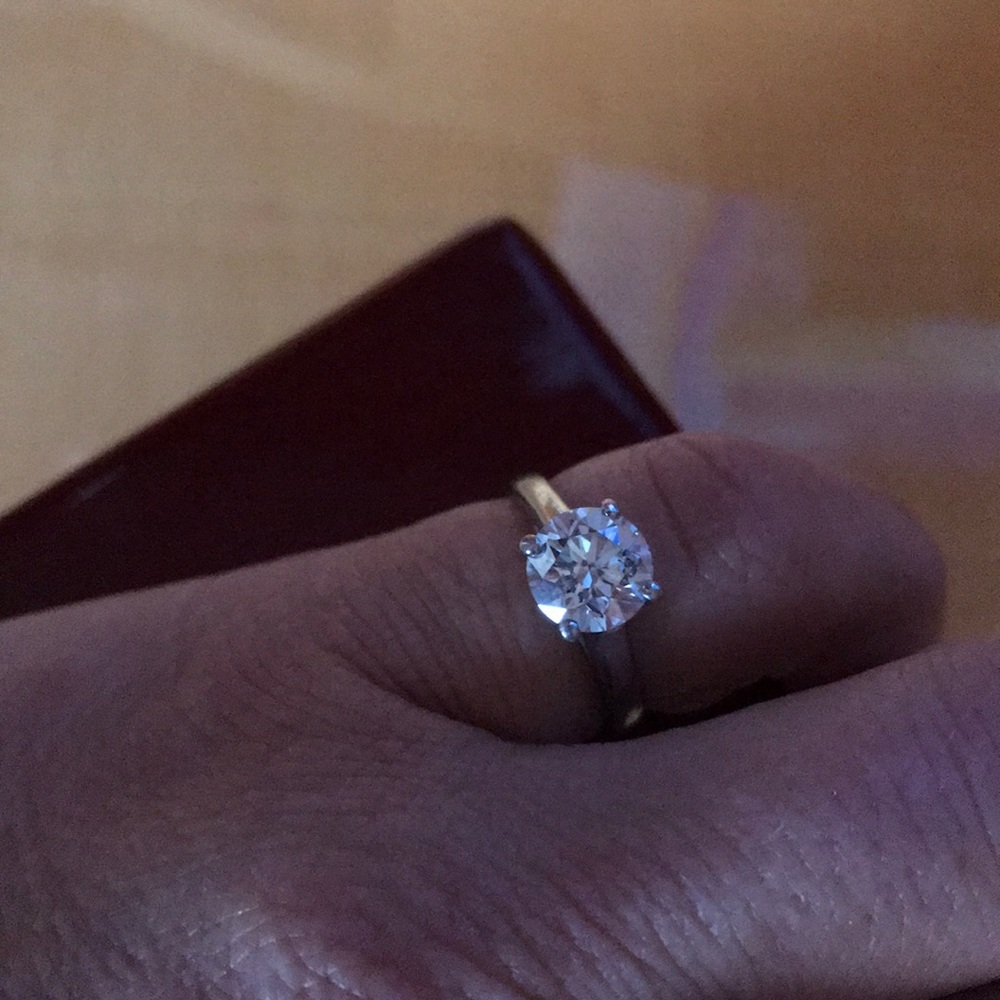 🥳SOLD🥳 Platinum Tiffany Engagement Ring - Picture 3 of 7